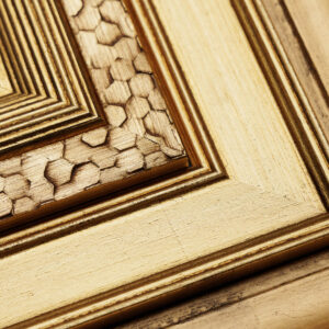 Close-up stukjes gouden lijsten