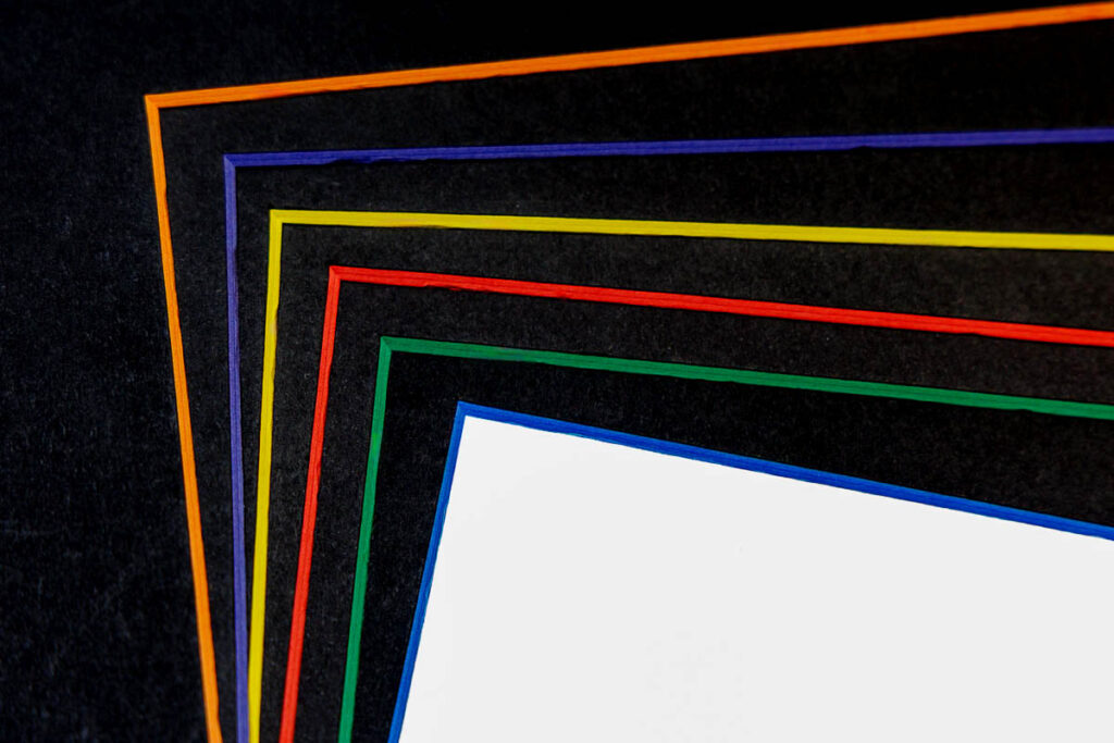 Zwarte passepartouts met gekleurde kern